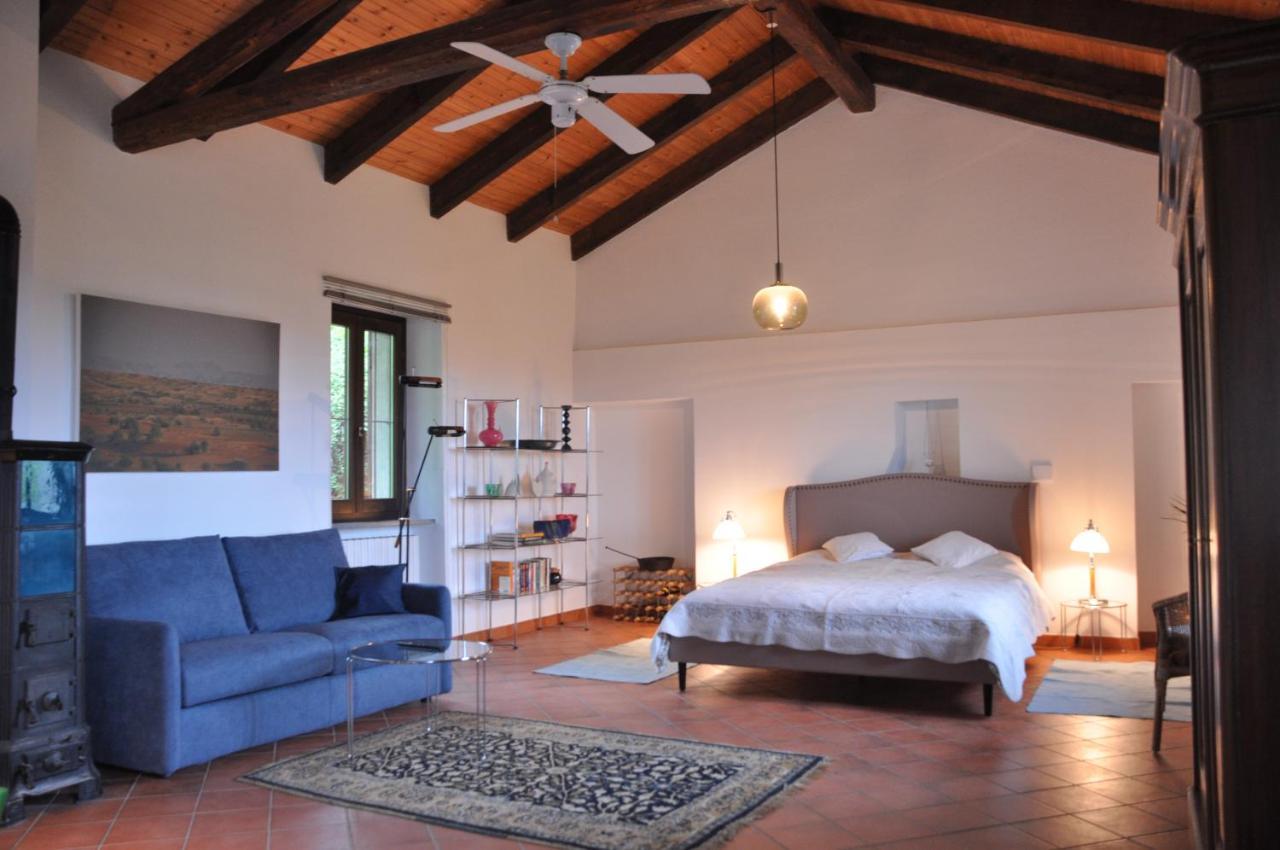 Bed and Breakfast Casa Langa Di Lola Mango Exteriér fotografie